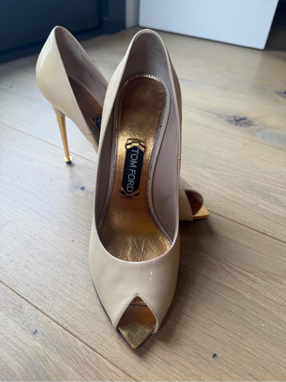 Tom Ford Beige Patent Leather Peep-Toe Pumps with Gold Heel